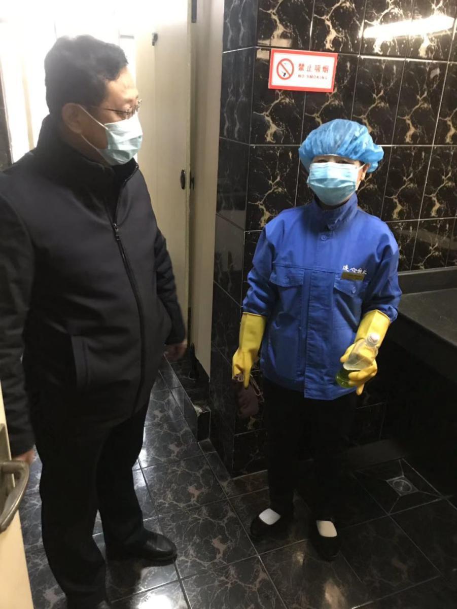 為業主生命健康筑起“安全屏障”——市政協委員、濟南連心物業黨支部書記、董事長王宏勇奮戰一線，勇作“最美逆行者” 消毒服務